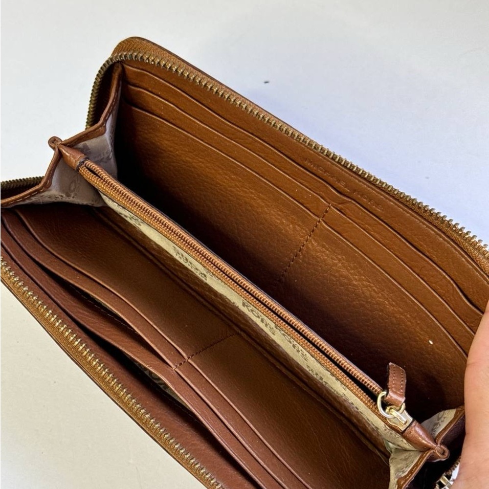 Michael Kors Jet Set Wallet, Large Light Tan Brown Zip Around Inside Pockets - Picture 6 of 11